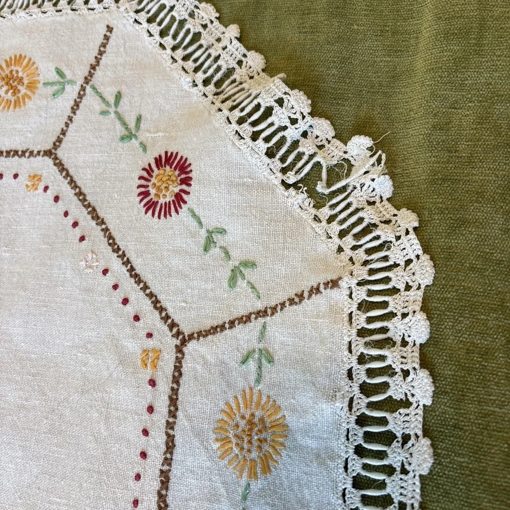VTG Gorgeous Handmade Cross Stitch Table Cover / Dresser Cover Lace Edge 36.5x27